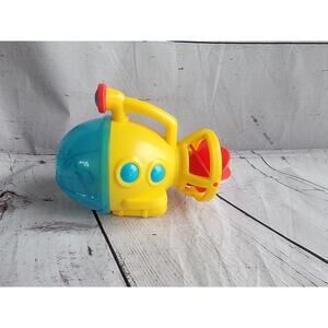 Toy yellow submarine bath toy